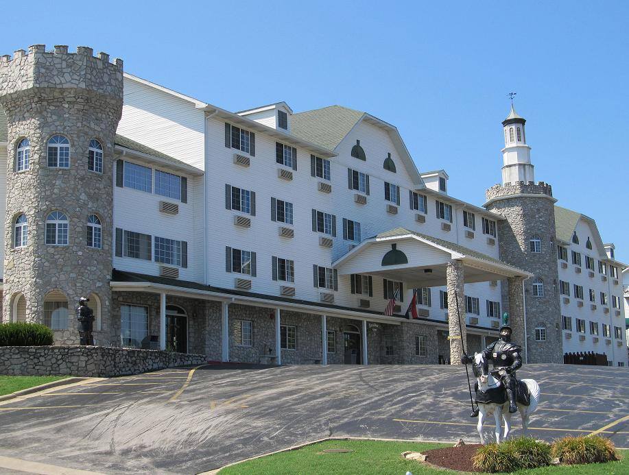 Stone Castle Hotel-Branson’s Royalty On A Budget