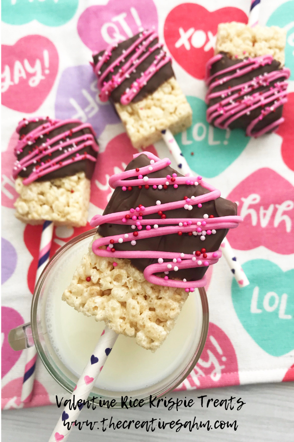 This Valentine's day make these super cute Valentine rice krispie treats to giveaway, or use for parties. This Valentine's day surprise your loved ones! #homemade #valentinesday #ricekrispies 
